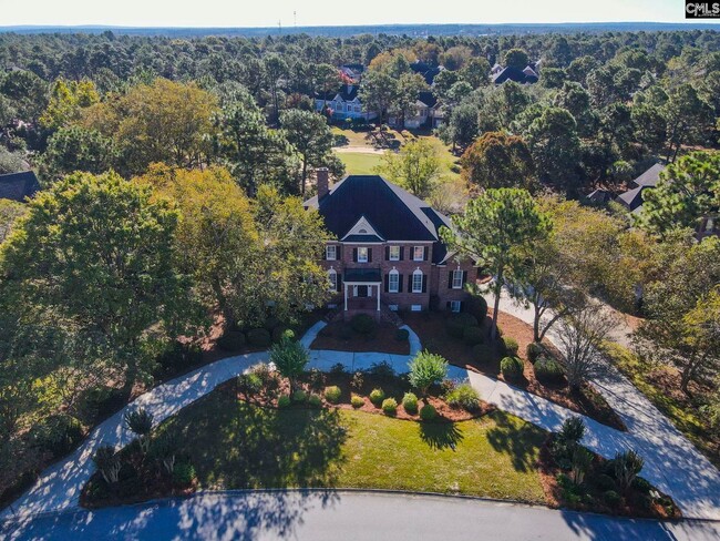 Building Photo - Stunning 5 Bedroom 3 Full Bath and 2 Half ...