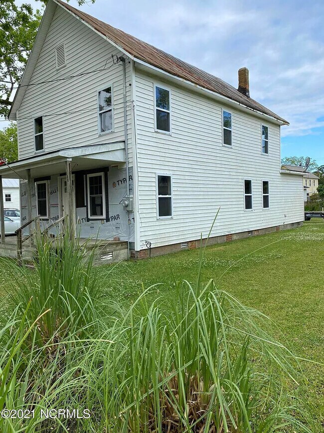 Building Photo - 509 Academy St