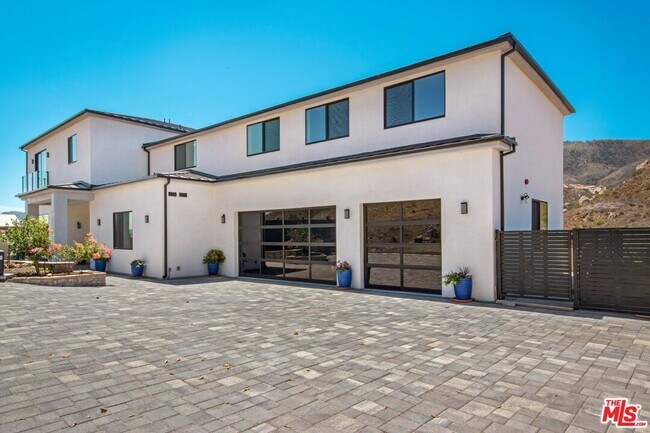 Building Photo - 1700 Cadenhorn Dr