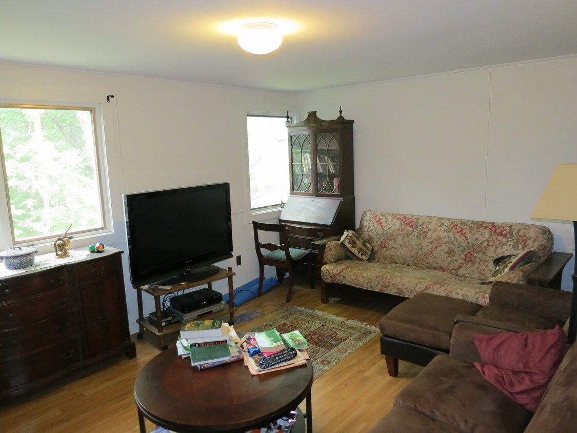 Primary Photo - 106 E Court St
