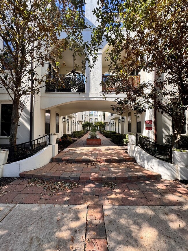 Building Photo - 650 Nagle St