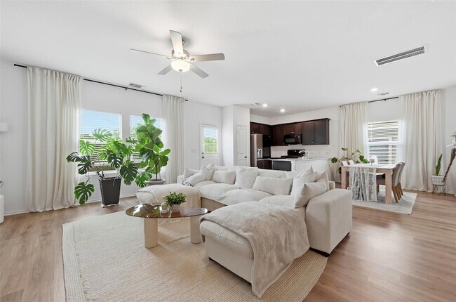 Foto del edificio - 7602 Poppy Petal Dr