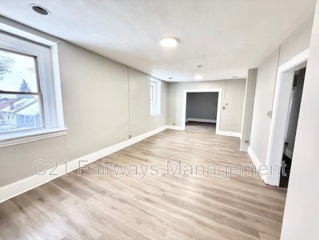 Building Photo - 1907 Delaware Ave