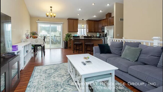 Building Photo - 5 Bed/3 Bath House for Rent in Brooklyn Park!