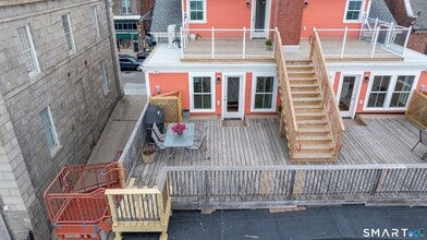 Building Photo - 138 Bank St