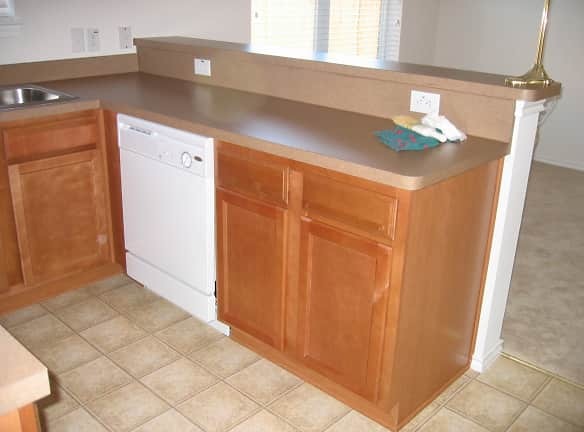 Kitchen - 608 Fleming St