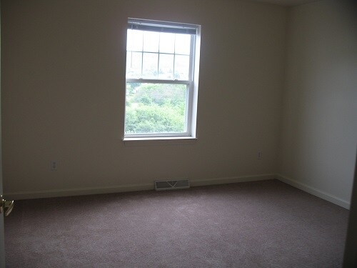 bedroom #2 - 1104 Holliday Hills Dr