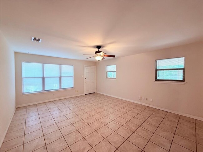 Building Photo - 5915 Sunshine Dr