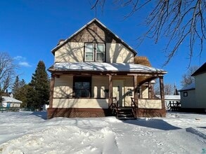Building Photo - 312 11th Ave E