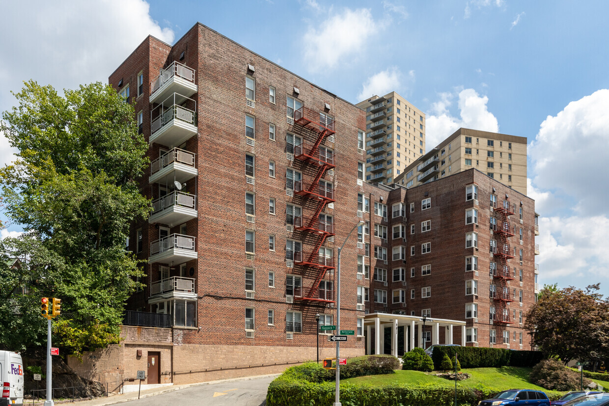 Primary Photo - 601 Kappock St