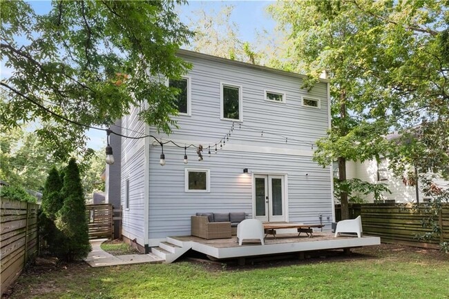 Building Photo - 1124 Hawthorne St NE