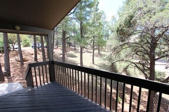 Building Photo - 2645 Valley View Dr