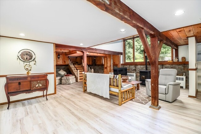 Foto del edificio - 155 Squash Hollow Rd