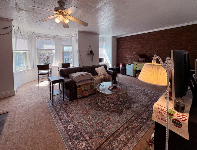 Building Photo - 627 S Negley Ave