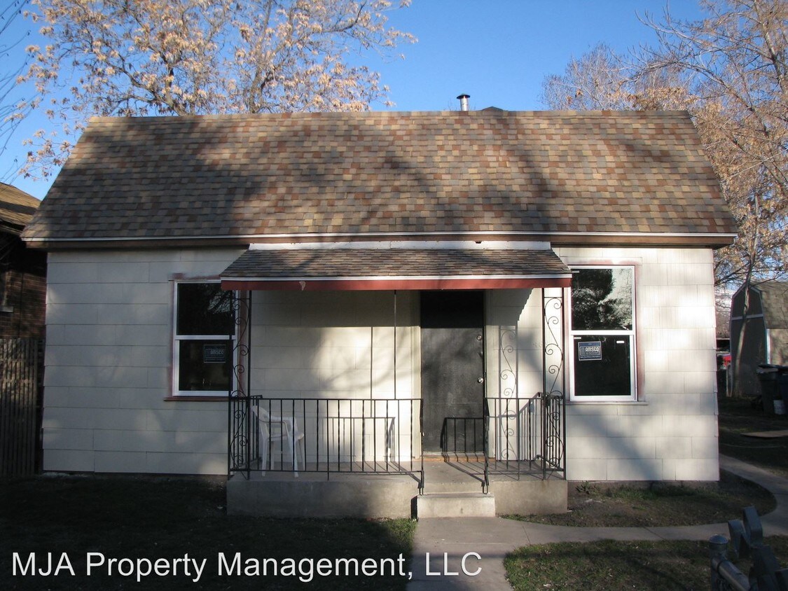 Primary Photo - 2 br, 1 bath House - 469 S Goshen St.