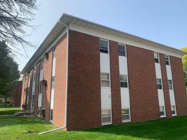Building Photo - 414 Allan Ave