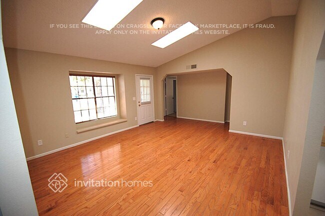 Foto del edificio - 332 W Stanford Ave