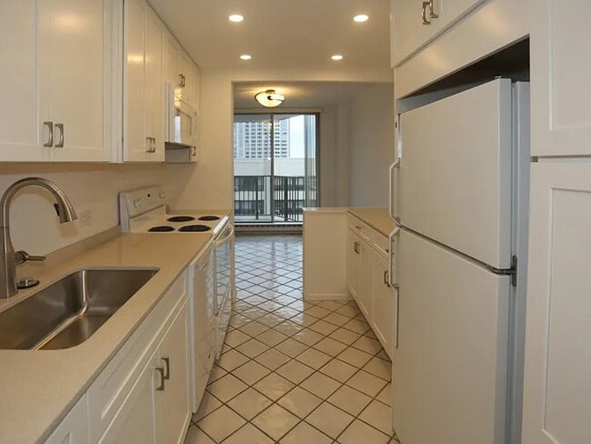 Building Photo - 4170 N Marine Dr