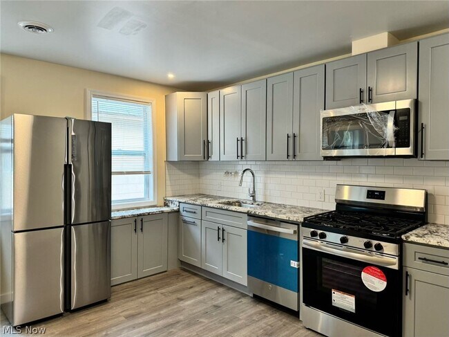 Building Photo - 1615 E 47th St