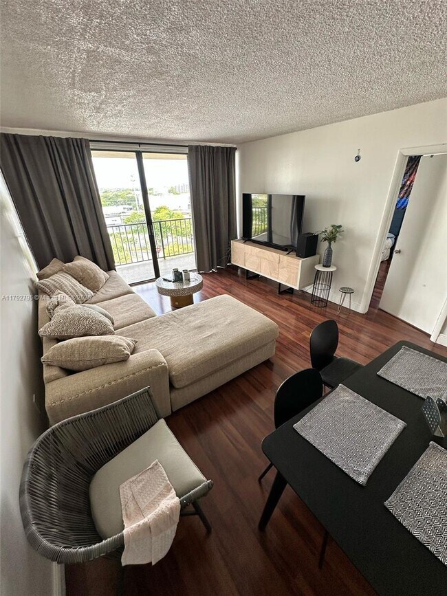 Foto del edificio - 1470 NE 123rd St