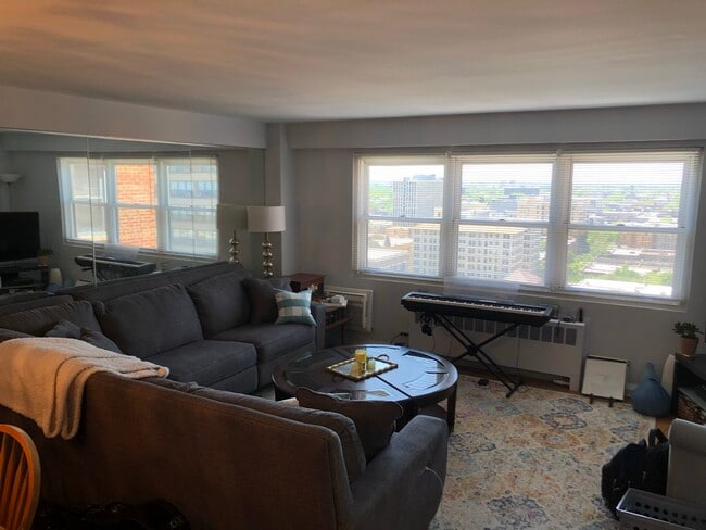 Foto del edificio - 2909 N Sheridan Rd