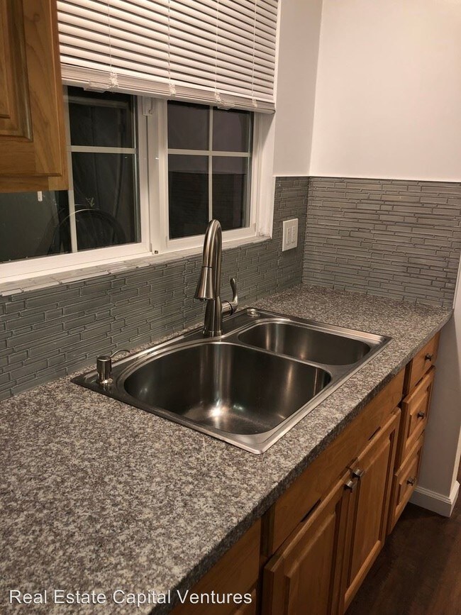 Foto del edificio - 3 br, 1 bath House - 237 University Ave.