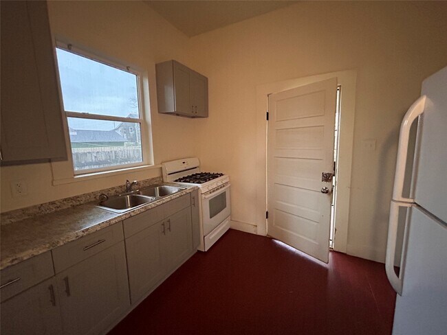 Foto del edificio - 6737 Ave E