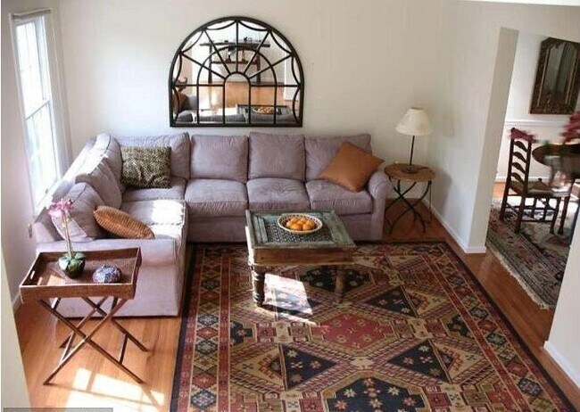 Building Photo - 5BR/3.5 Luxury Colonial House in Luthervil...