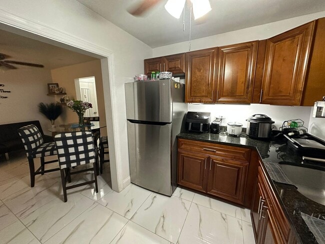 Building Photo - 930 Flamingo Dr