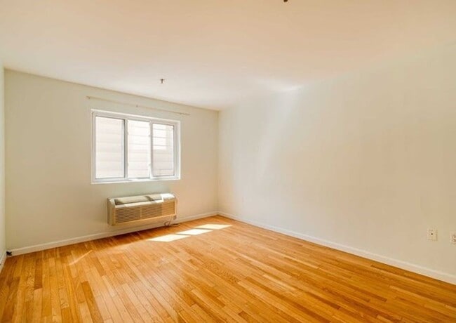 Building Photo - 10 Palisade Ave