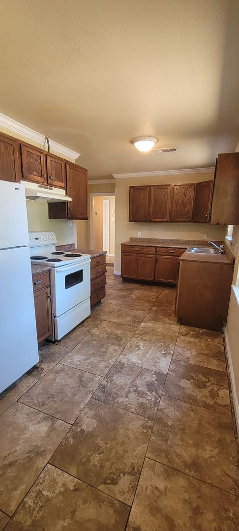 Building Photo - Adorable 2 bedroom/1 bath home