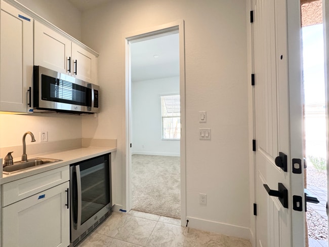 Foto del edificio - 8723 W Vista Ave