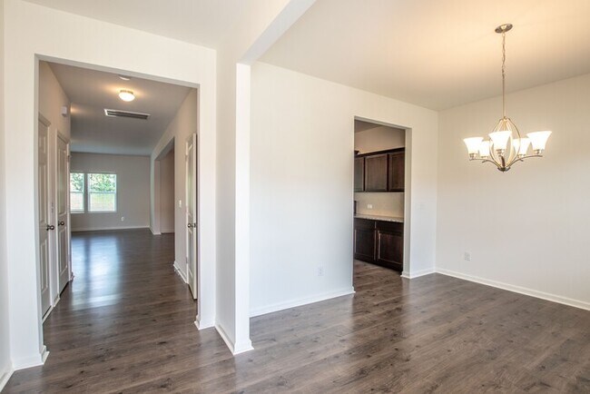 Foto del edificio - BEAUTIFUL 4 bedroom Single Family Home for...