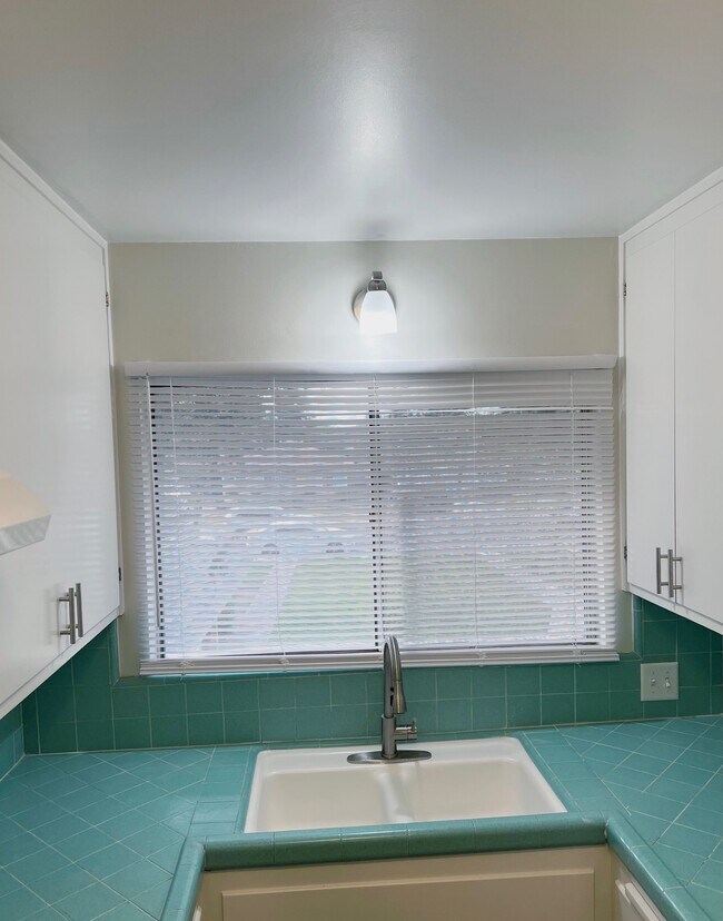 Kitchen Sink - 2512 Drake St