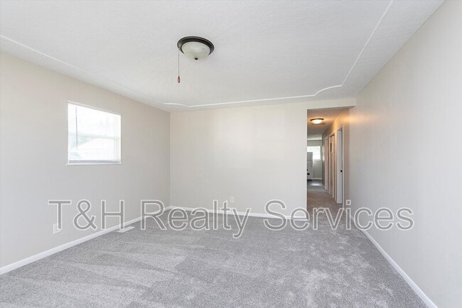 Building Photo - 843 E Berwyn St