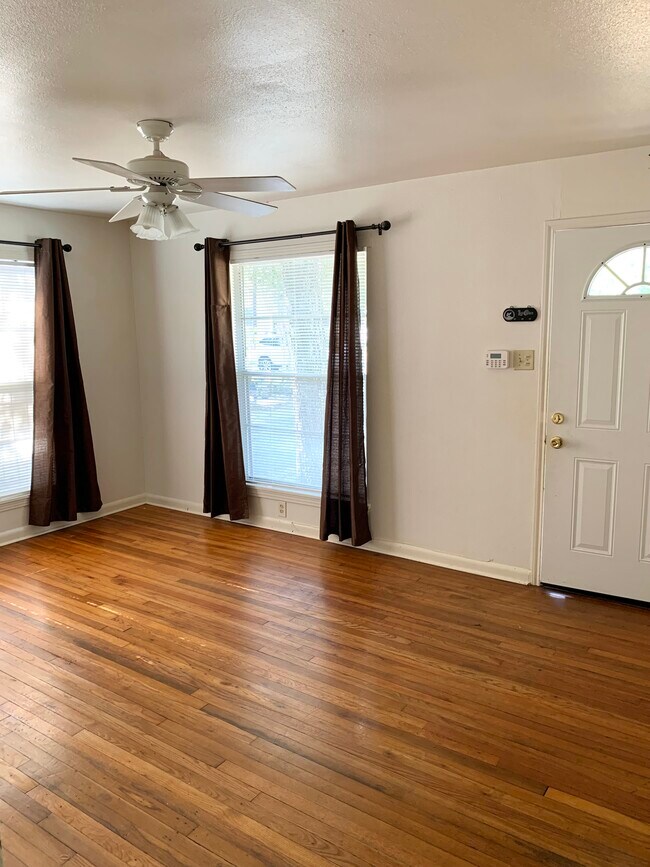 Entry Room / Living Room - 211 Avant Ave