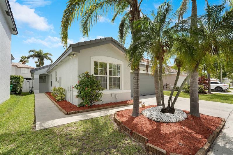 Primary Photo - 17363 SW 22nd St