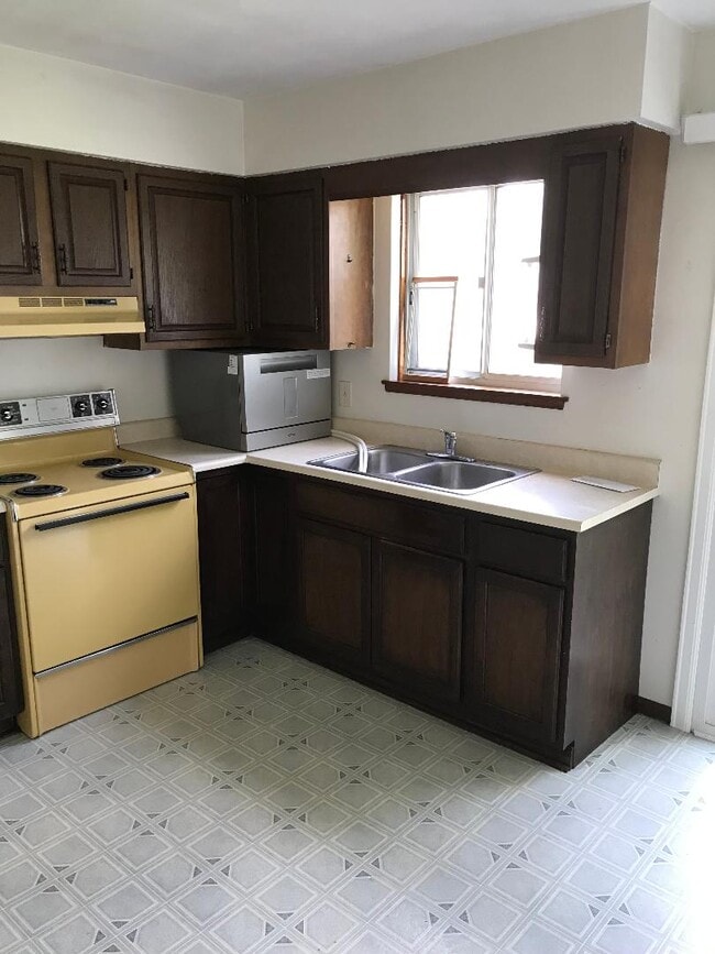 Foto del edificio - 1312 E 38th St