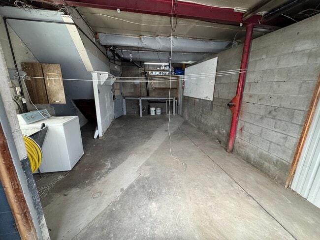 Building Photo - 3 Bedroom 2 Bath in Natrona Heights, PA!