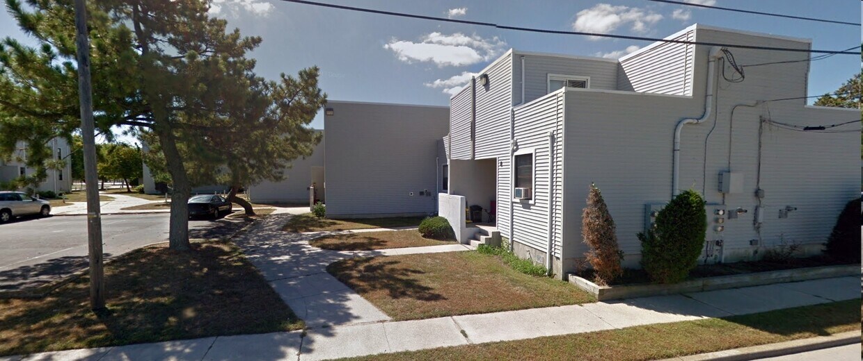 Primary Photo - Barlinvis Apartments