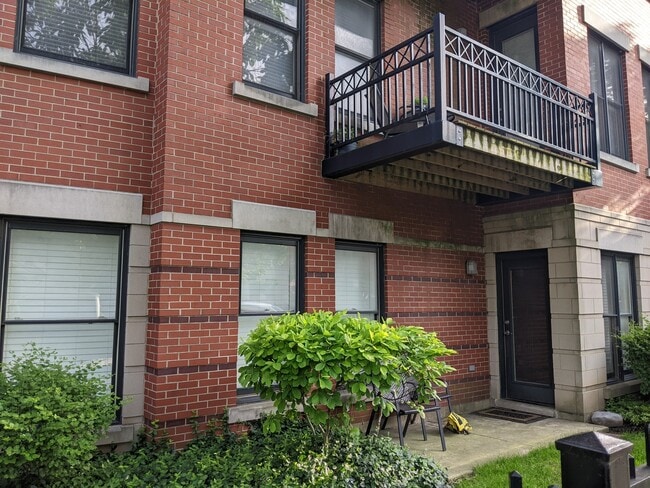 Building Photo - 807 W 14th Pl
