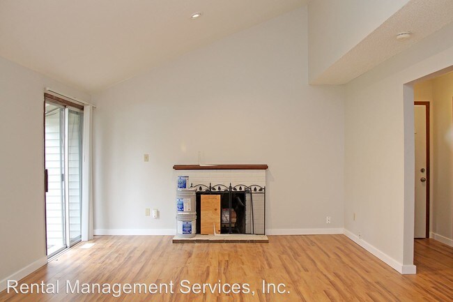 Foto del edificio - 5555-5557 SW Lombard Ave