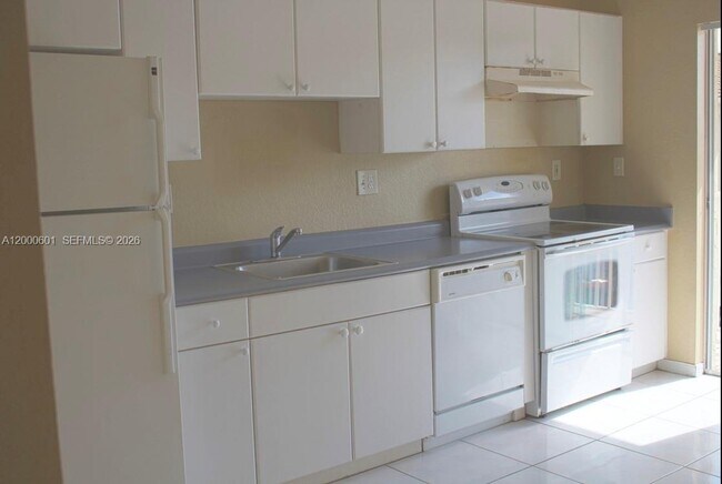 Foto del edificio - 6962 NW 179th St