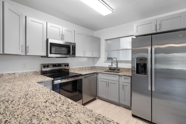 Foto del edificio - 2331 NE 15th Ct