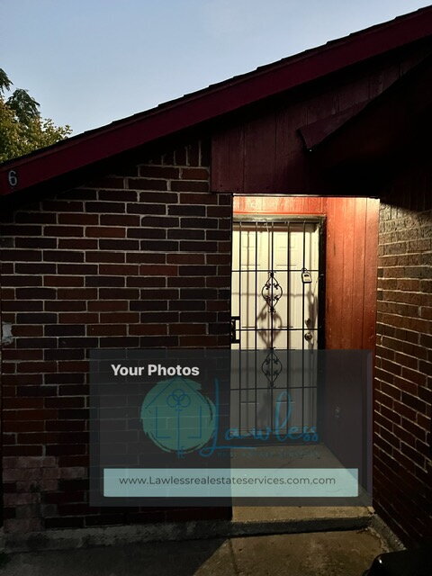 Building Photo - Charming 2-bedroom, 1-bath duplex with large fenced in yard.
