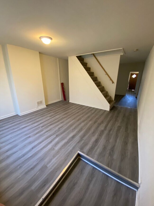 Building Photo - Spacious Home On Fantastic Block In German...