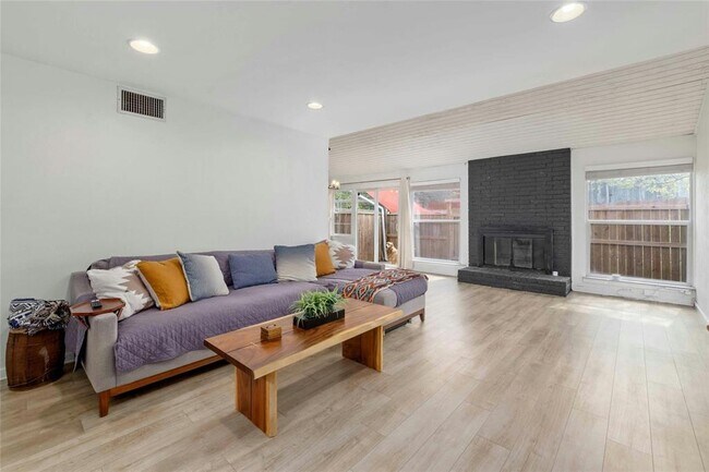 Building Photo - 1701 Coronado Hills Dr