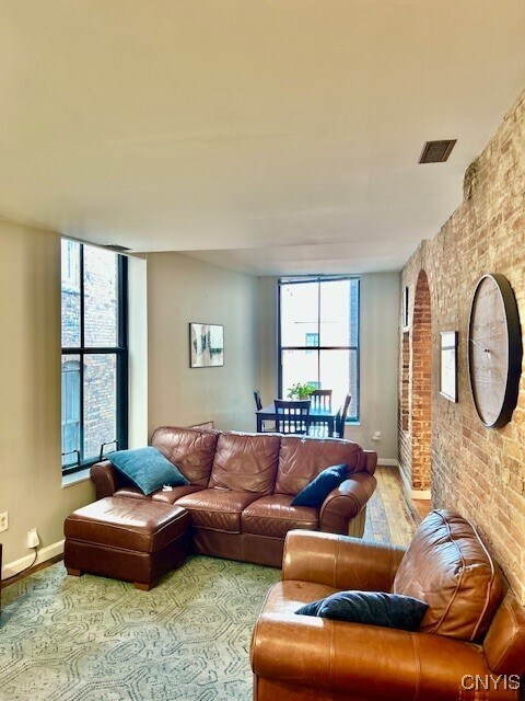 Foto del edificio - 309 S Franklin St