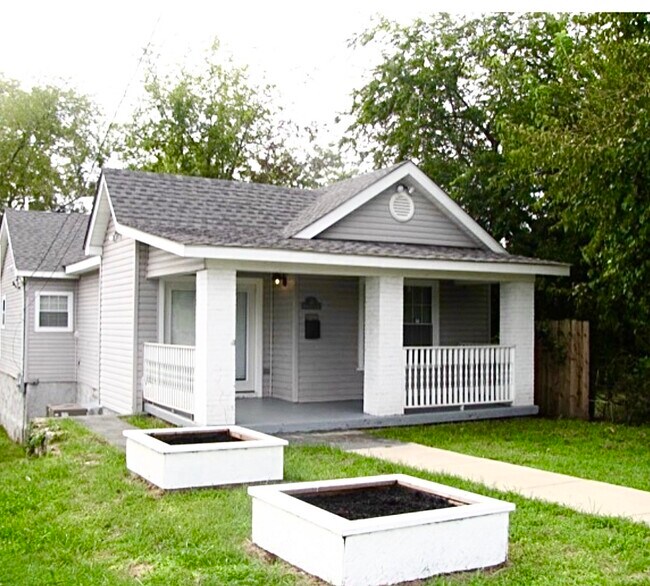Building Photo - 73 Robertson St