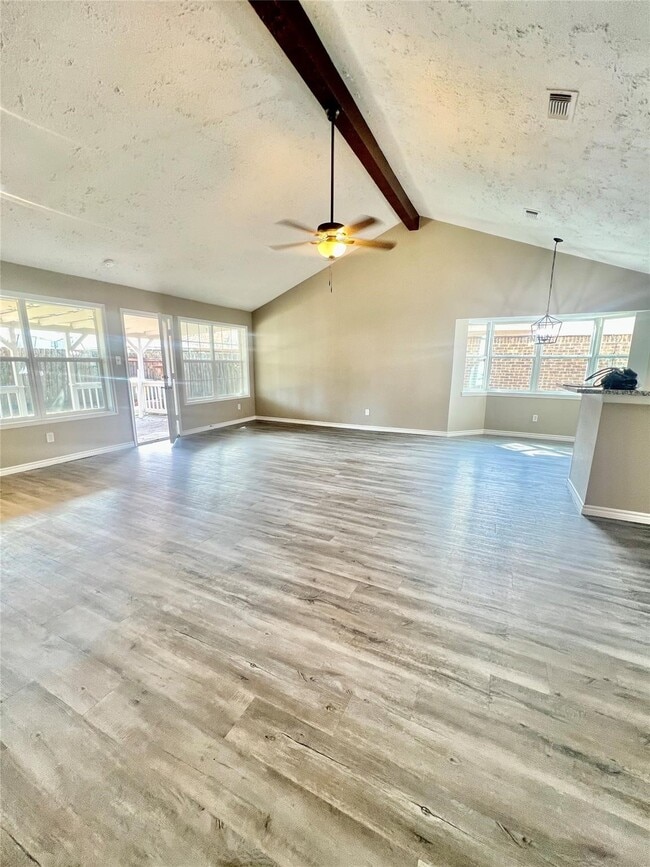 Building Photo - 2410 Rolling Glen Dr